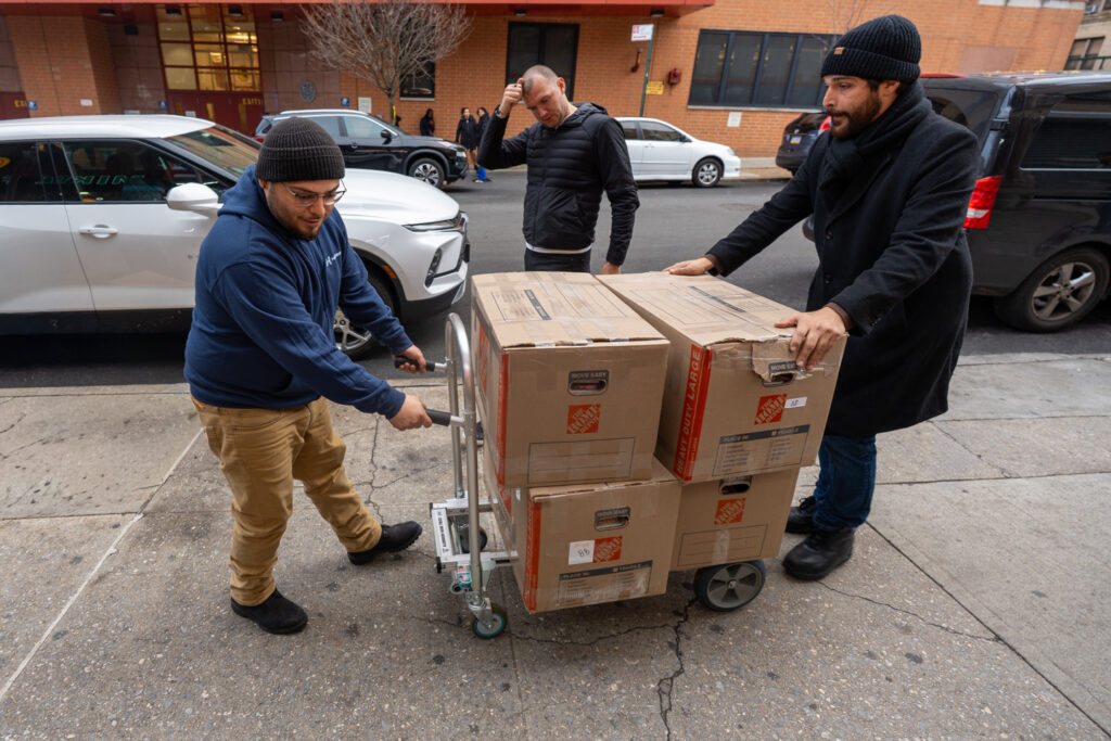 hibernica_team_at_oha_food_pantry_bronx