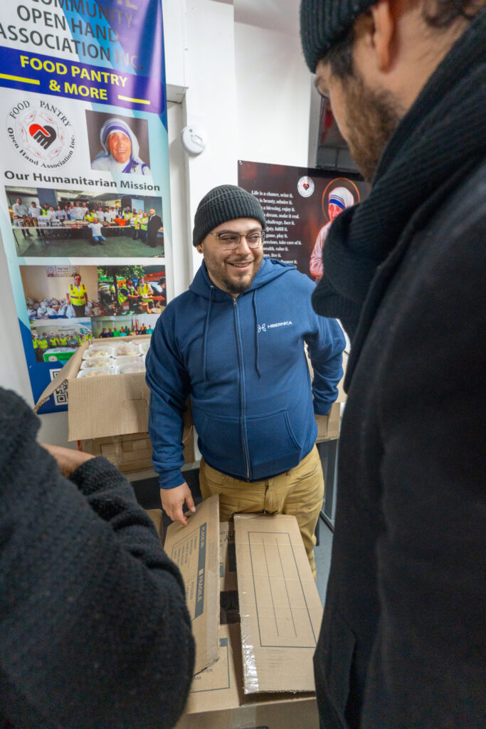 volunteers_packing_food_bronx_thanksgiving