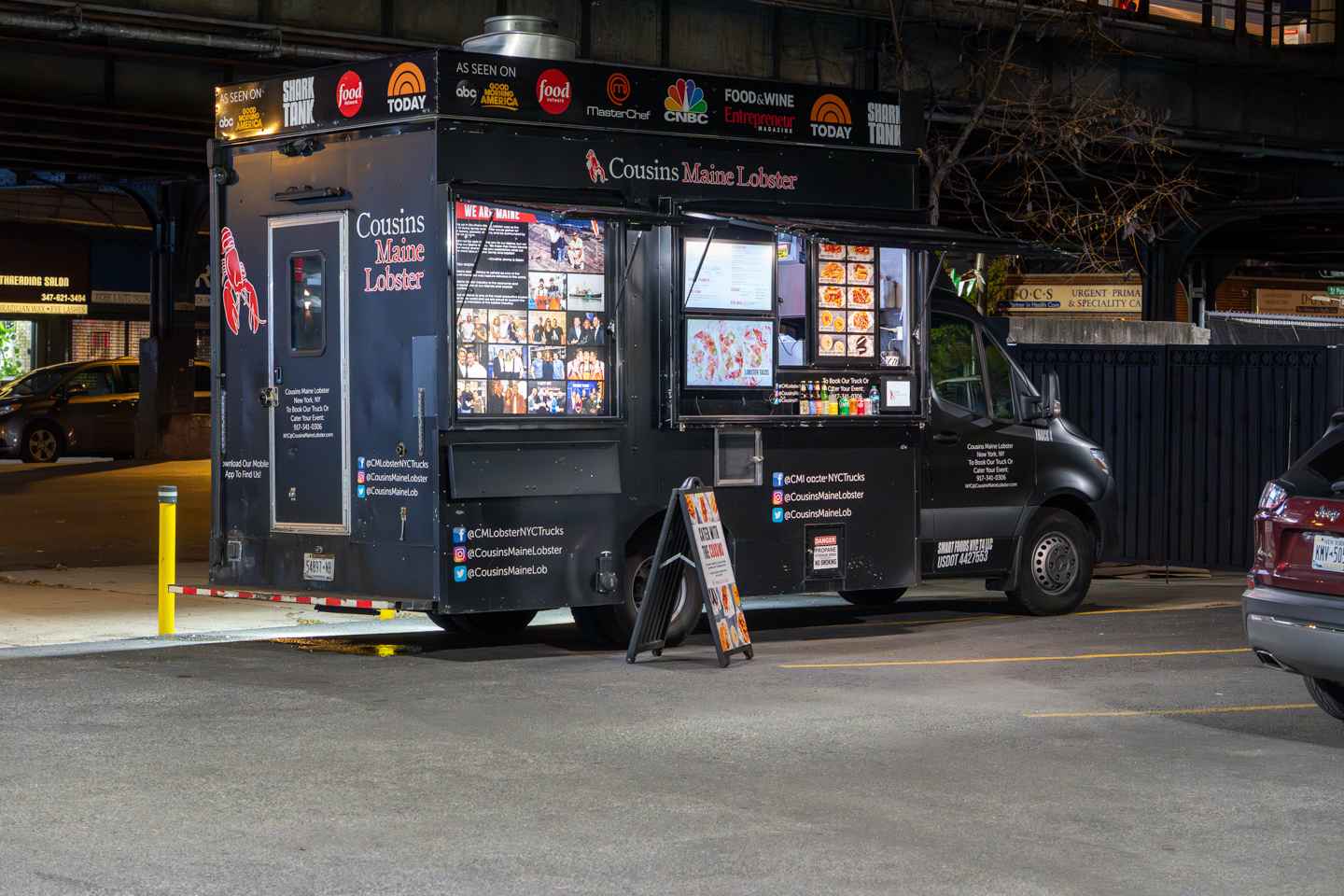 bronx_customers_enjoying_food_hibernica_event